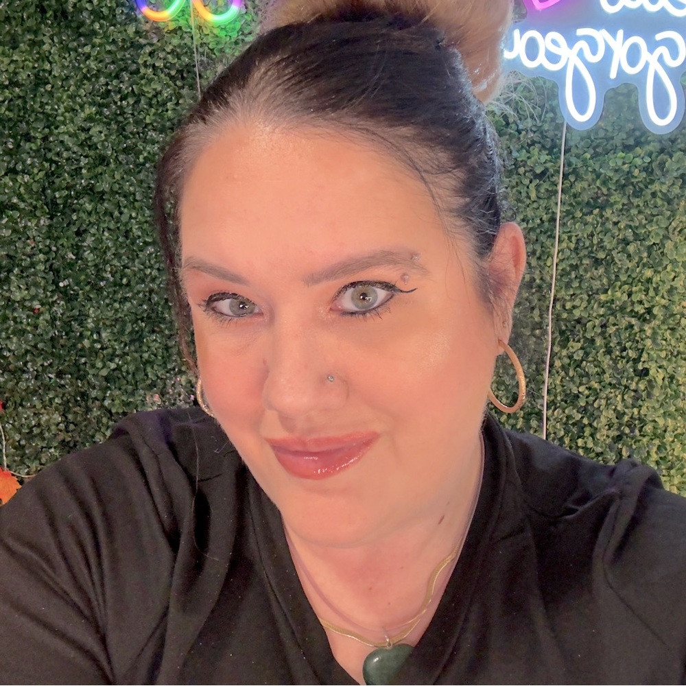 Meet Your Posher Lia!